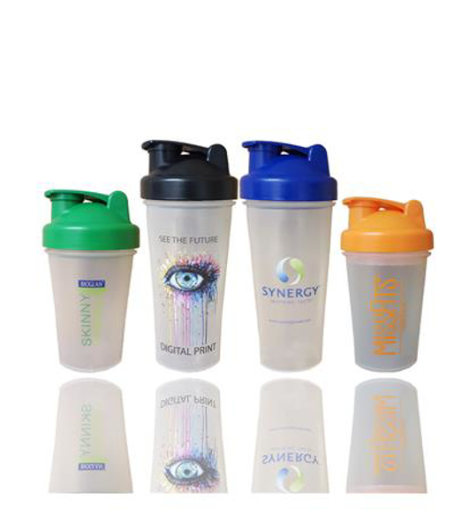 4 protein shakers in different sizes with coloured lids