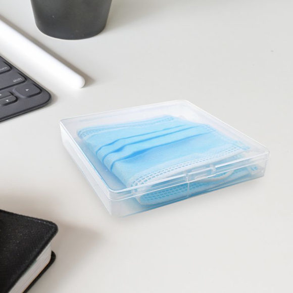 a clear carry case containing a blue disposable
