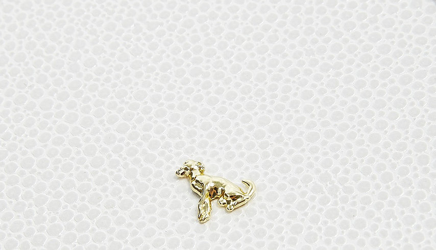 Keats Mouse Mat in white gold dog charm