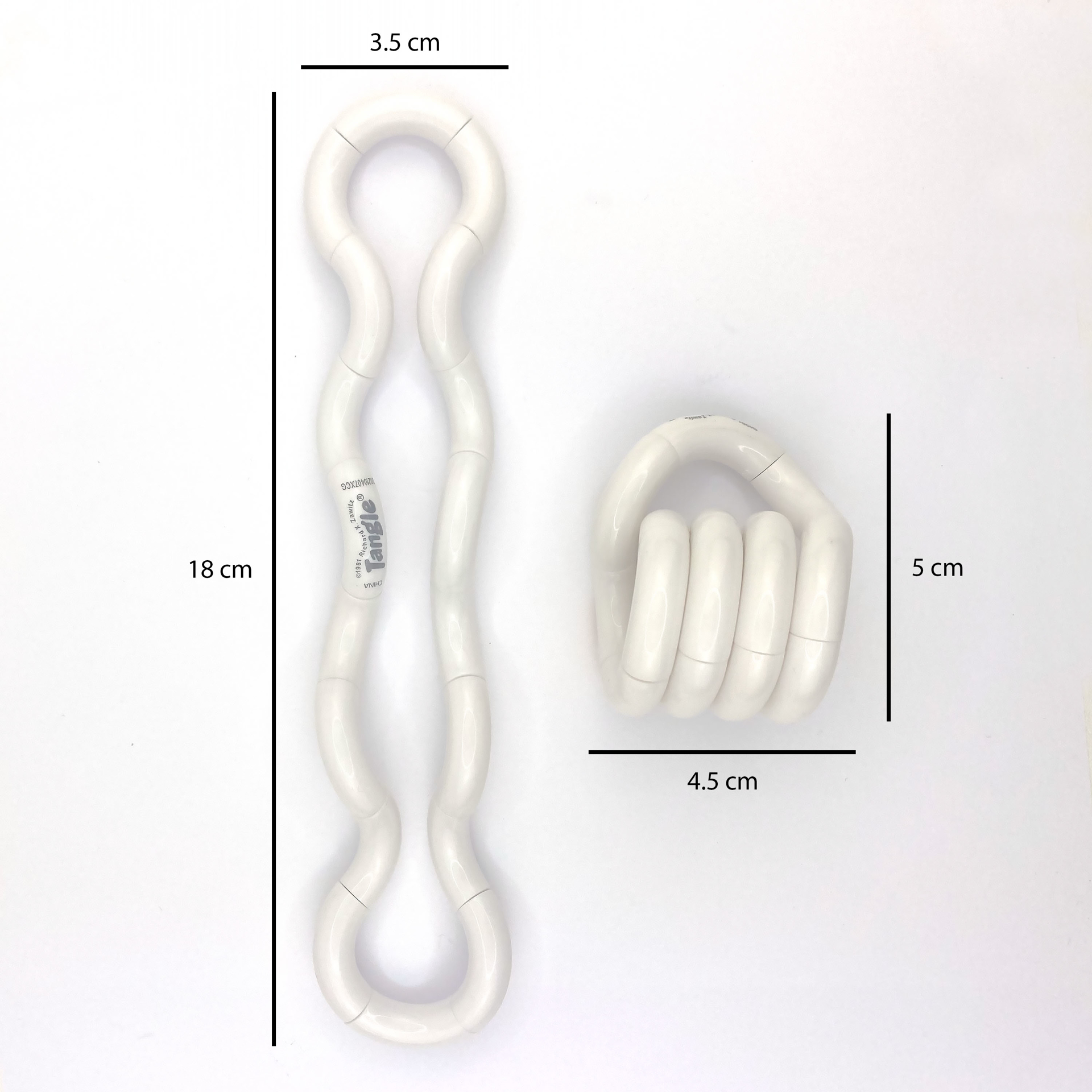 solid white tangle with measurements