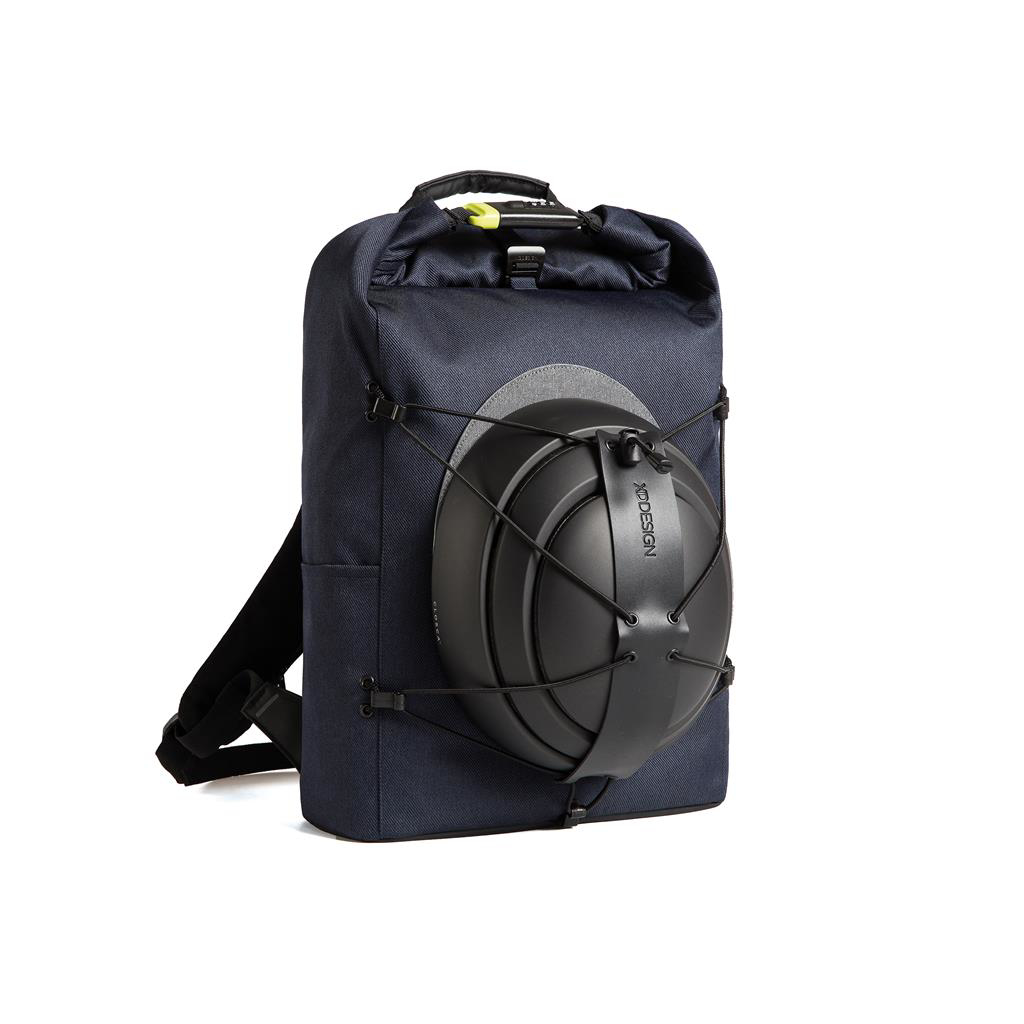 Anti-theft Backpack in Navy with net in use