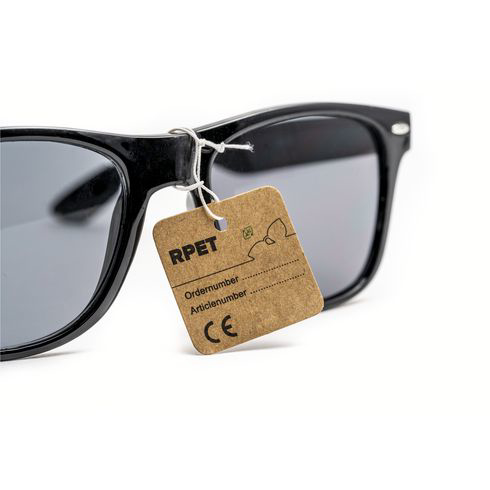 black rpet sunglasses