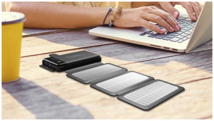 solar wireless charging power bank in use